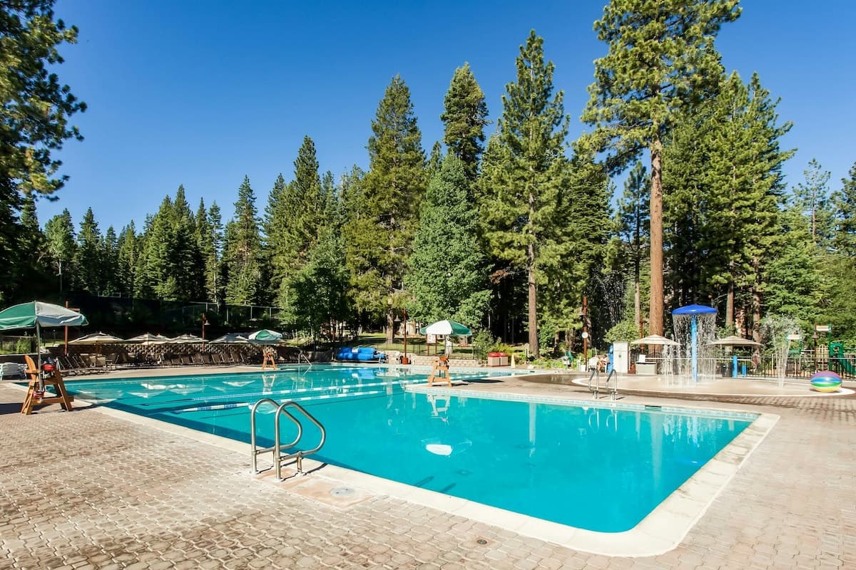 Silver Strike Serenity Pool, Hot Tub, Arcade - Photo 3