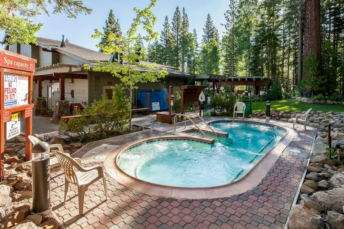 Silver Strike Serenity Pool, Hot Tub, Arcade - Photo 4