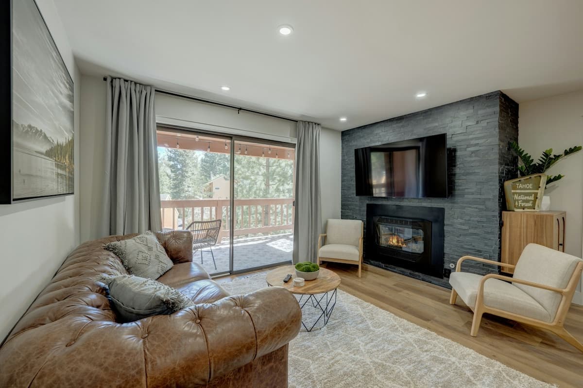 Condo in Incline Village · ★4.46 · 4 bedrooms · 5 beds · 4 private baths - Photo 2