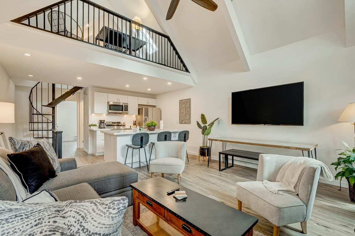 Condo in Incline Village · ★4.4 · 3 bedrooms · 4 beds · 2 private baths - Photo 5