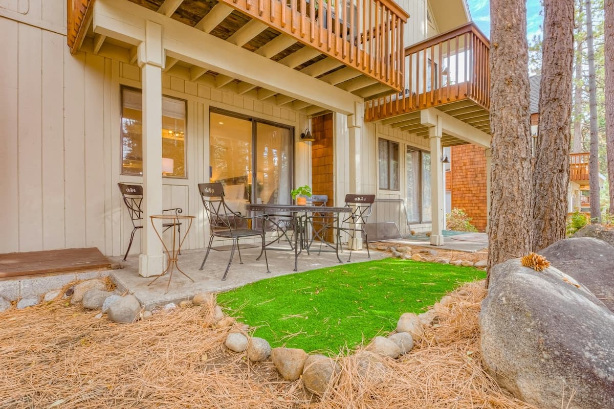 Condo in Incline Village · ★4.4 · 3 bedrooms · 4 beds · 2 private baths - Photo 2