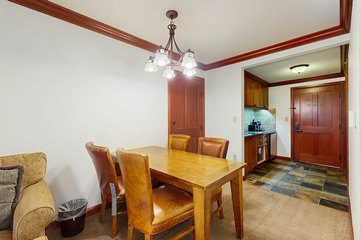 Ski-In/Ski-Out 2BR at Everline Resort & Spa - Photo 5