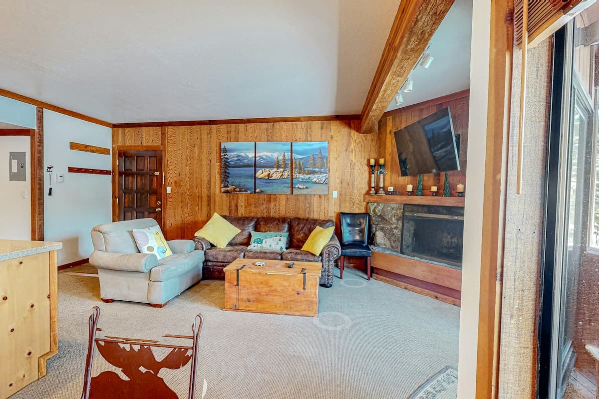 Ski-In View Condo with Fireplace & Deck - Photo 4