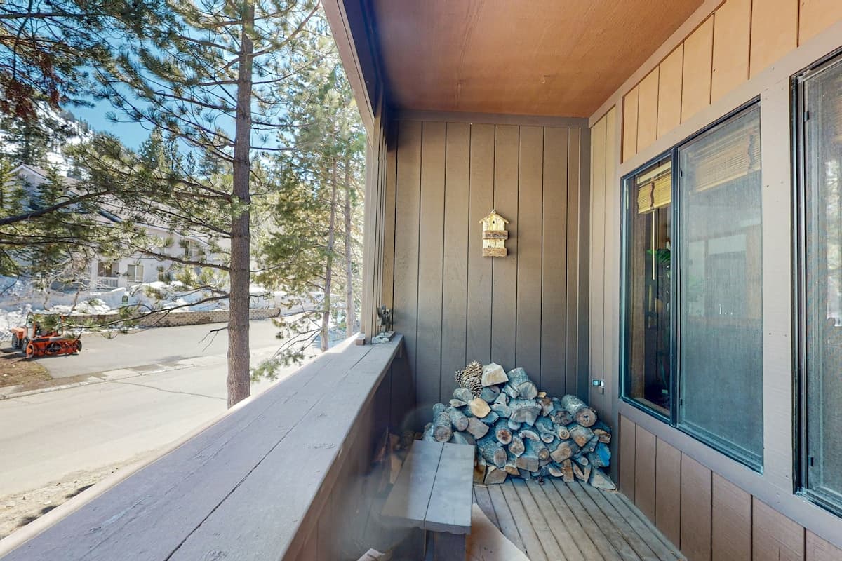 Ski-In View Condo with Fireplace & Deck - Photo 2