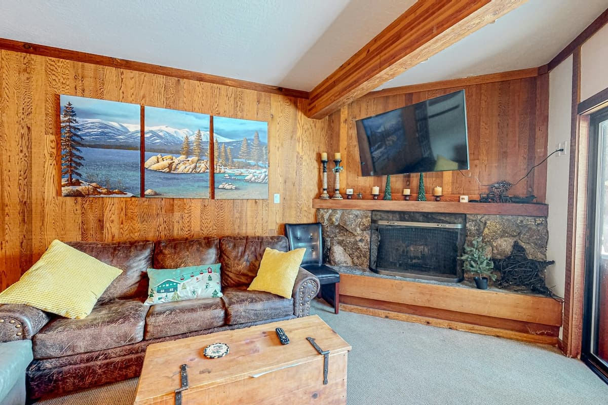 Ski-In View Condo with Fireplace & Deck - Photo 5