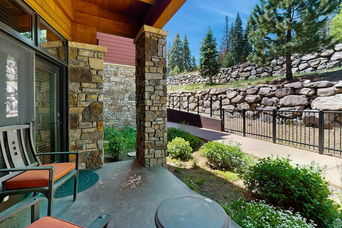 Ski-in/Ski-out Luxury at Northstar Lodge - Photo 3