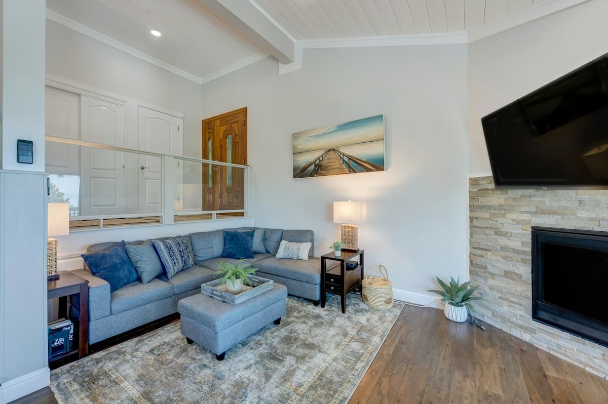 Townhouse in Incline Village · ★4.25 · 3 bedrooms · 4 beds · 2 private baths - Photo 1