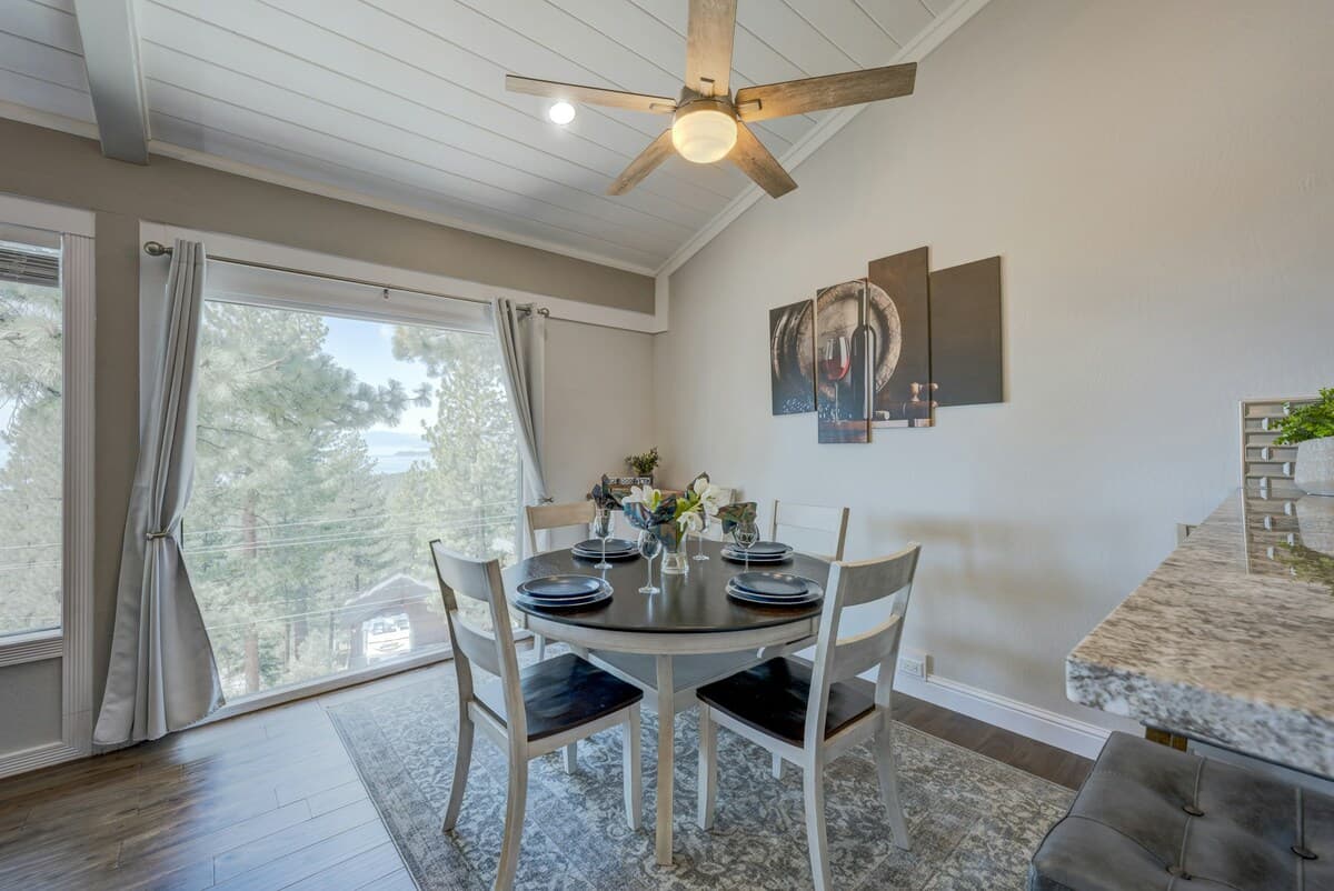 Townhouse in Incline Village · ★4.25 · 3 bedrooms · 4 beds · 2 private baths - Photo 5