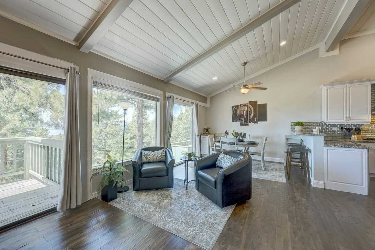 Townhouse in Incline Village · ★4.25 · 3 bedrooms · 4 beds · 2 private baths - Photo 4