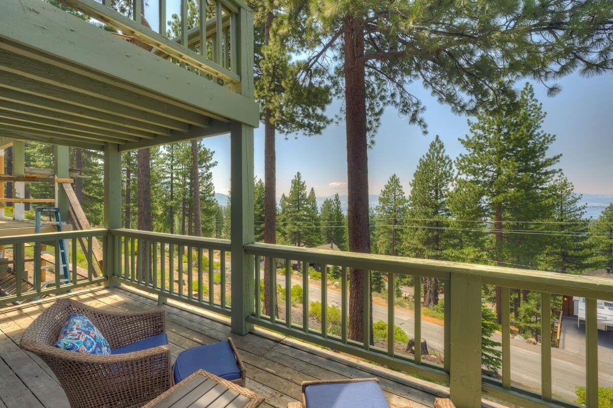Townhouse in Incline Village · ★4.25 · 3 bedrooms · 4 beds · 2 private baths - Photo 2