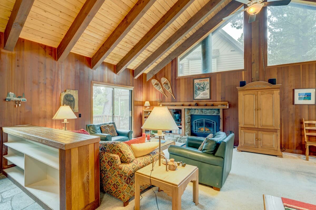Home in Truckee · ★4.52 · 3 bedrooms · 4 beds · 2 private baths - Photo 5
