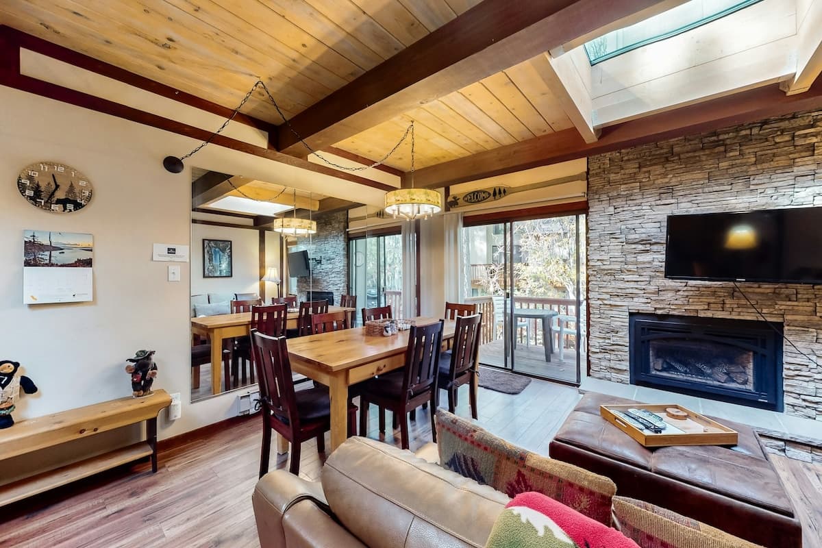Condo in Incline Village · ★4.22 · 3 bedrooms · 4 beds · 2 private baths - Photo 4