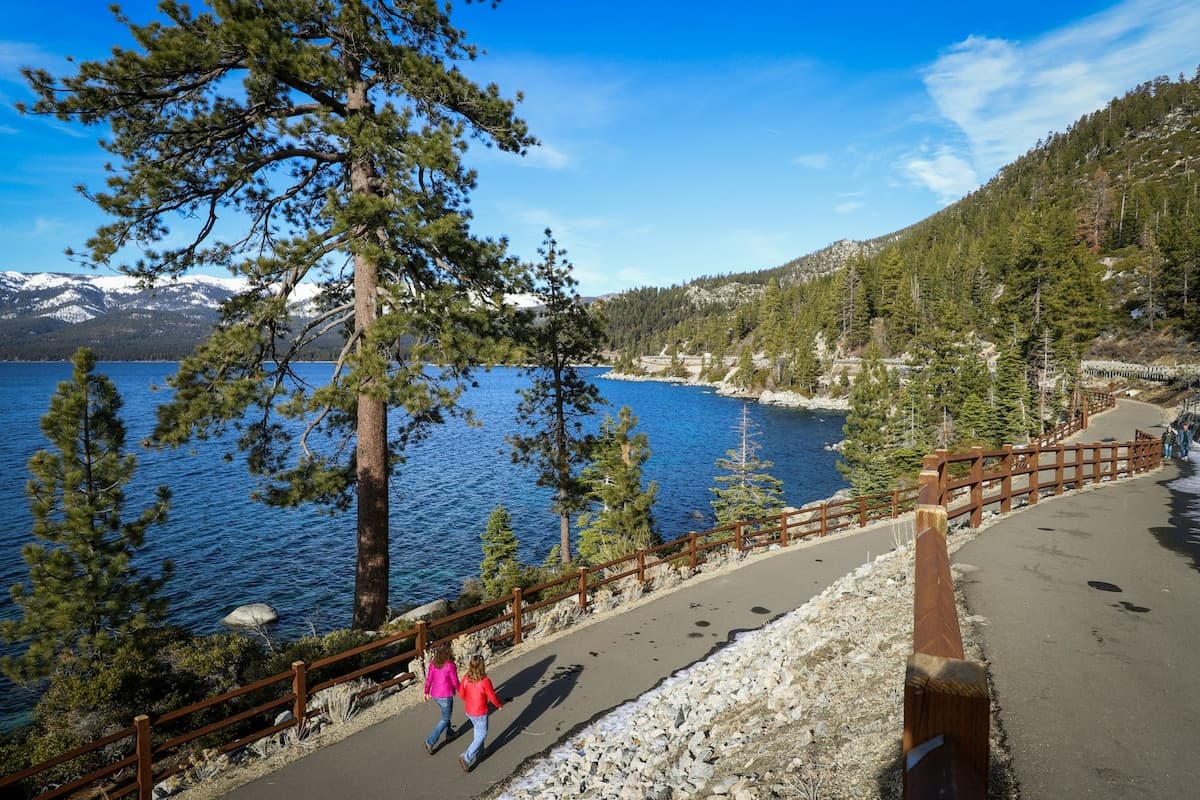 Condo in Incline Village · ★4.22 · 3 bedrooms · 4 beds · 2 private baths - Photo 2