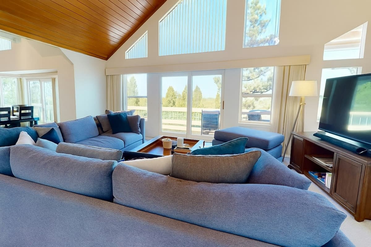 Sunny Sierra Chalet with Valley Views & Pool - Photo 3