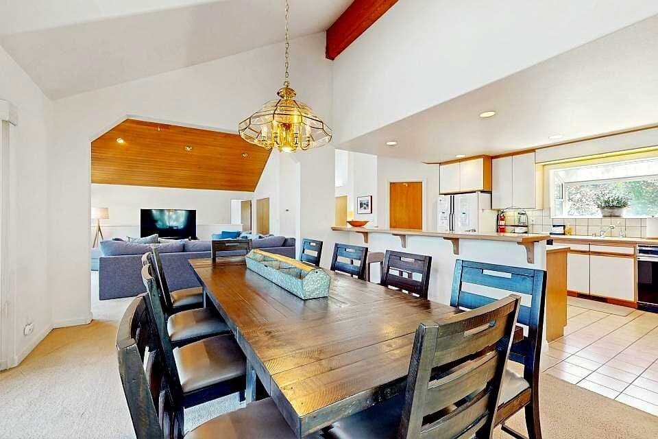 Sunny Sierra Chalet with Valley Views & Pool - Photo 5