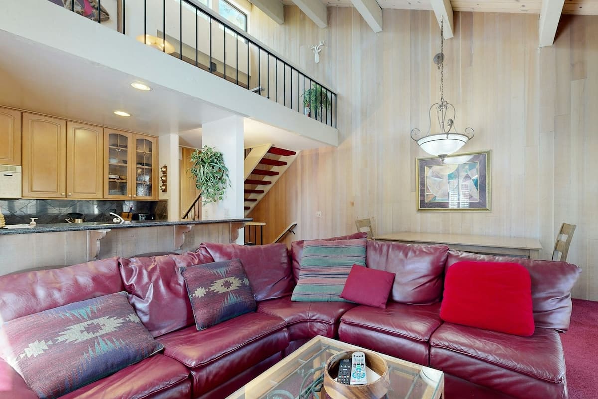 Kingwood Village Condo with Pool & Mountain Access - Photo 5