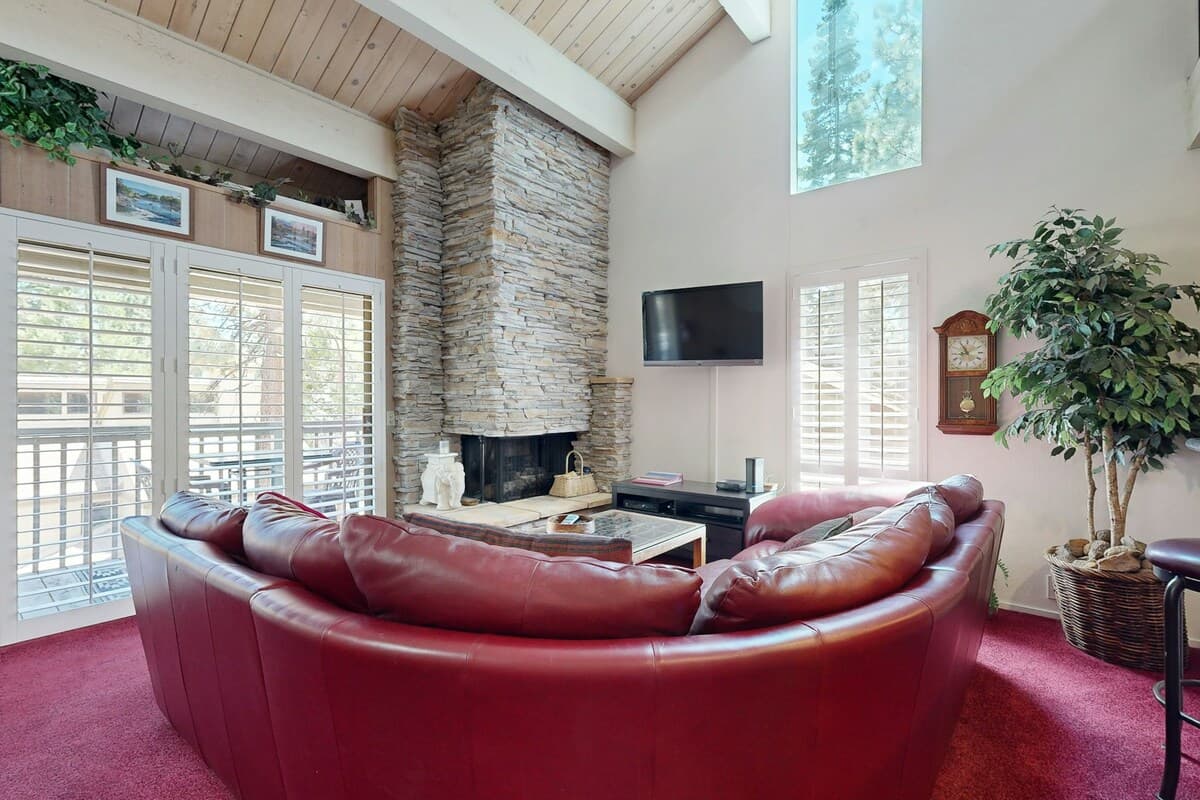 Kingwood Village Condo with Pool & Mountain Access - Photo 2