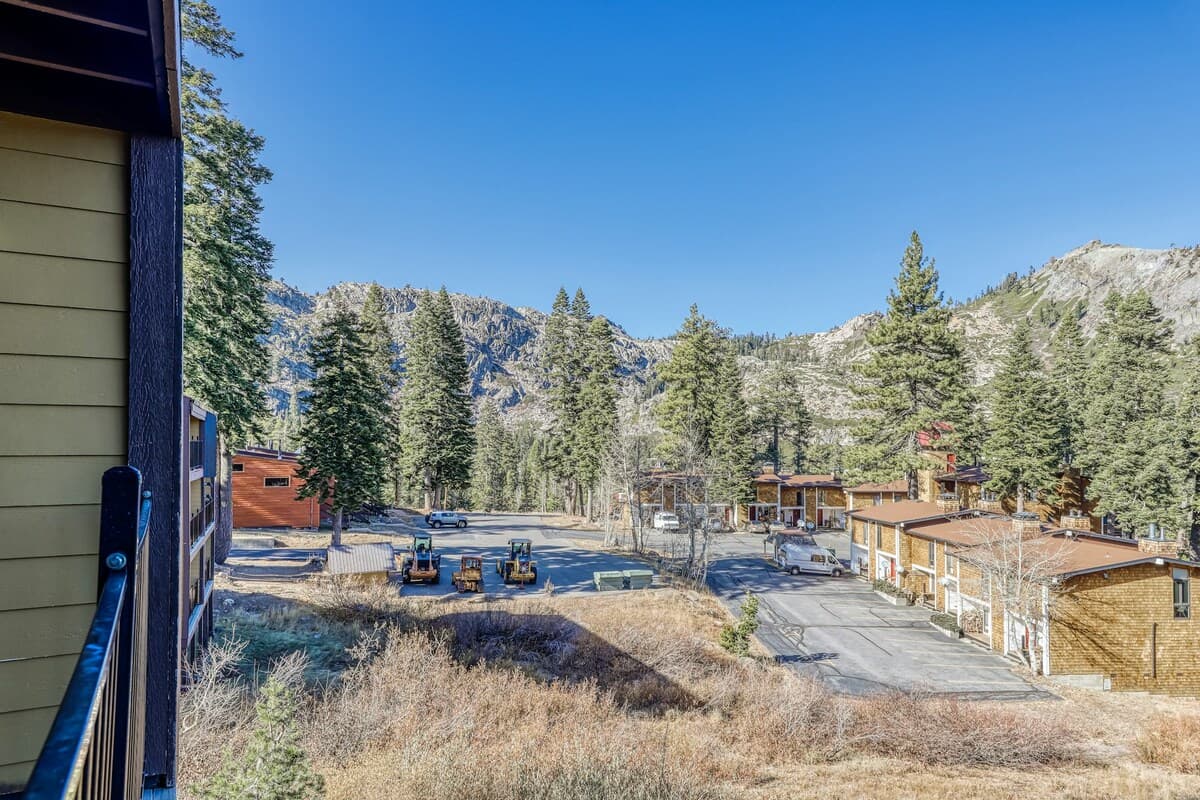 Ski-In/Ski-Out Condo, Alpine Meadows Base - Photo 2