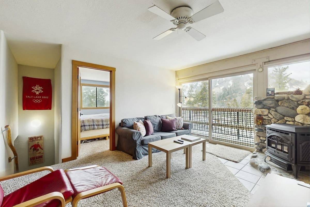 Ski-In/Ski-Out Condo, Alpine Meadows Base - Photo 4