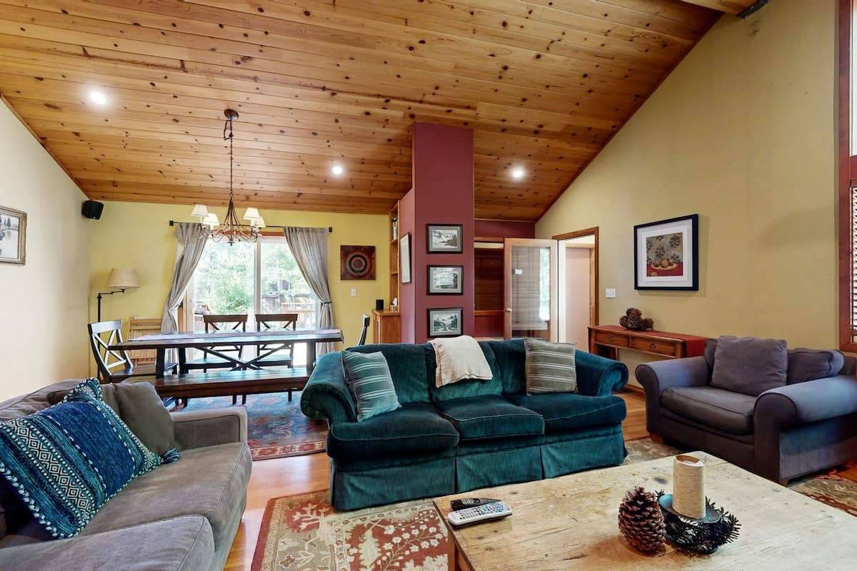 Silverado Escape Hot Tub, Fireplace & Studio - Photo 4