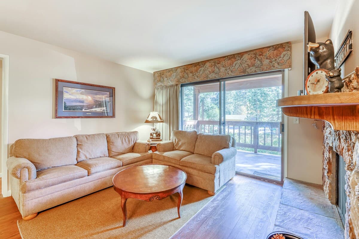 Condo in Incline Village · ★4.0 · 4 bedrooms · 4 beds · 4 private baths - Photo 5
