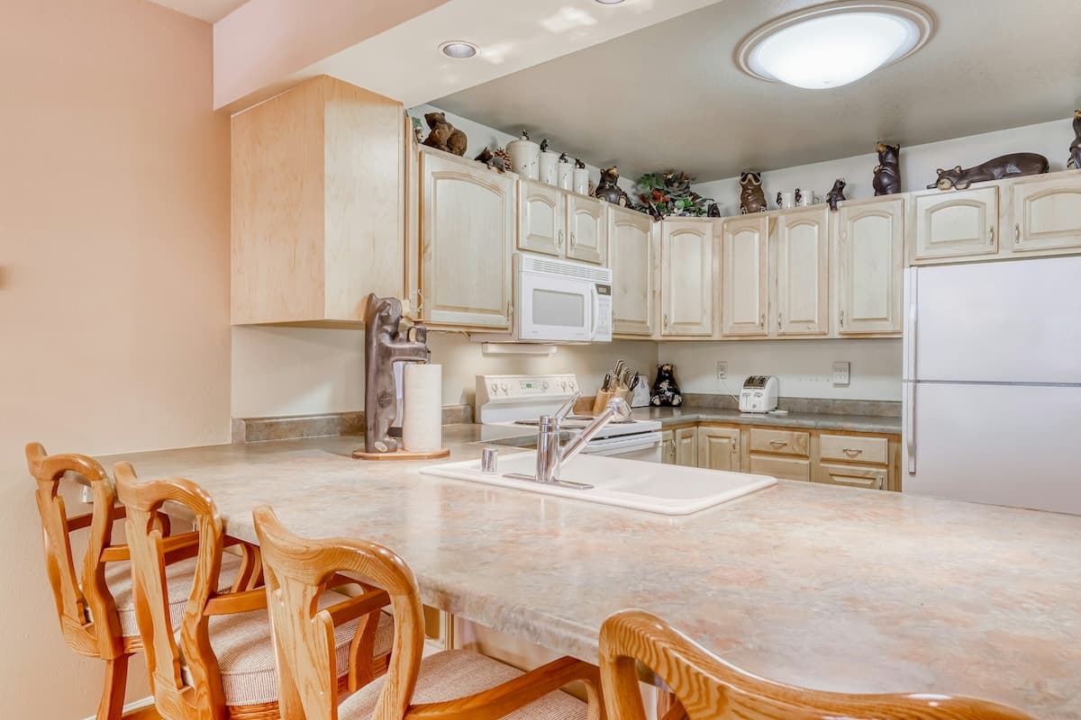 Condo in Incline Village · ★4.0 · 4 bedrooms · 4 beds · 4 private baths - Photo 2