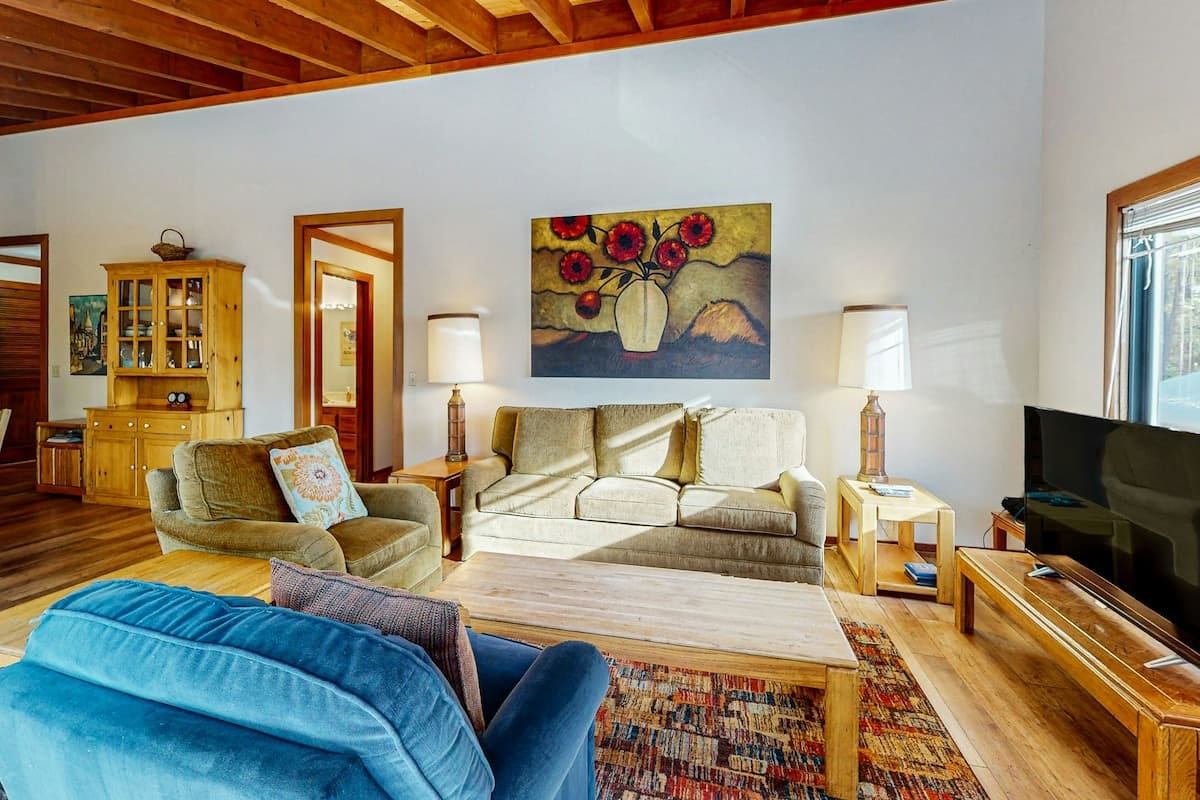 Lakeview Tahoe Condo with Dock & Resort Pool - Photo 2