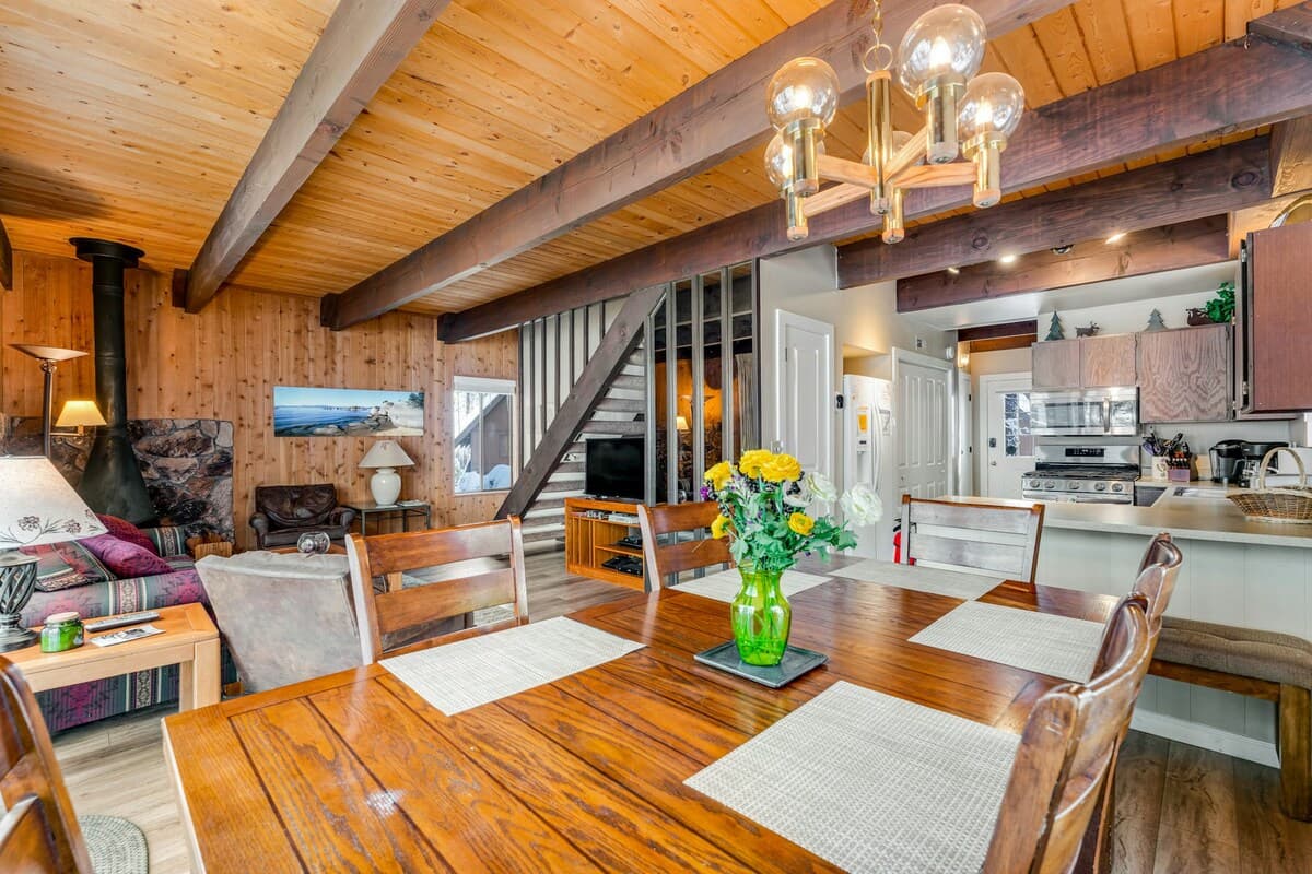 Townhouse in Incline Village · ★4.46 · 3 bedrooms · 5 beds · 2 private baths - Photo 4