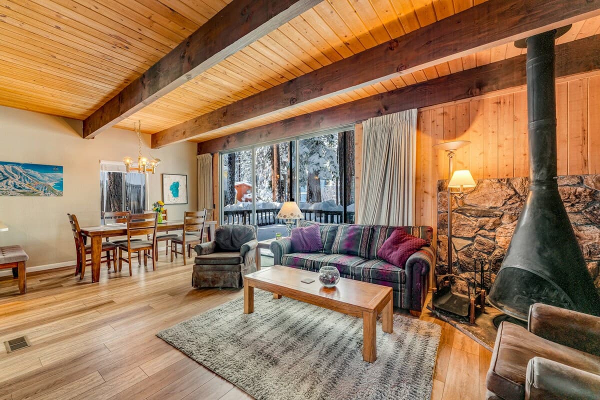 Townhouse in Incline Village · ★4.46 · 3 bedrooms · 5 beds · 2 private baths - Photo 3