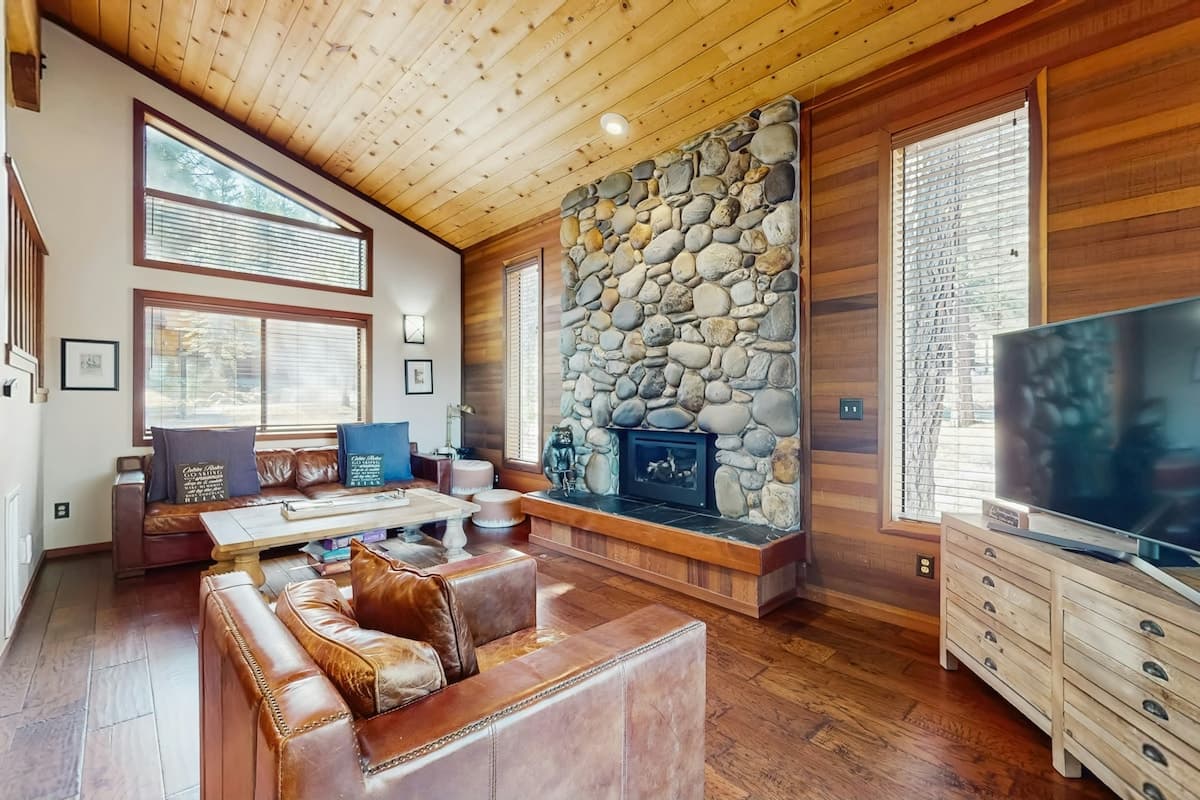 Private Hot Tub, Mountain Views, Shuttle to Slopes - Photo 2