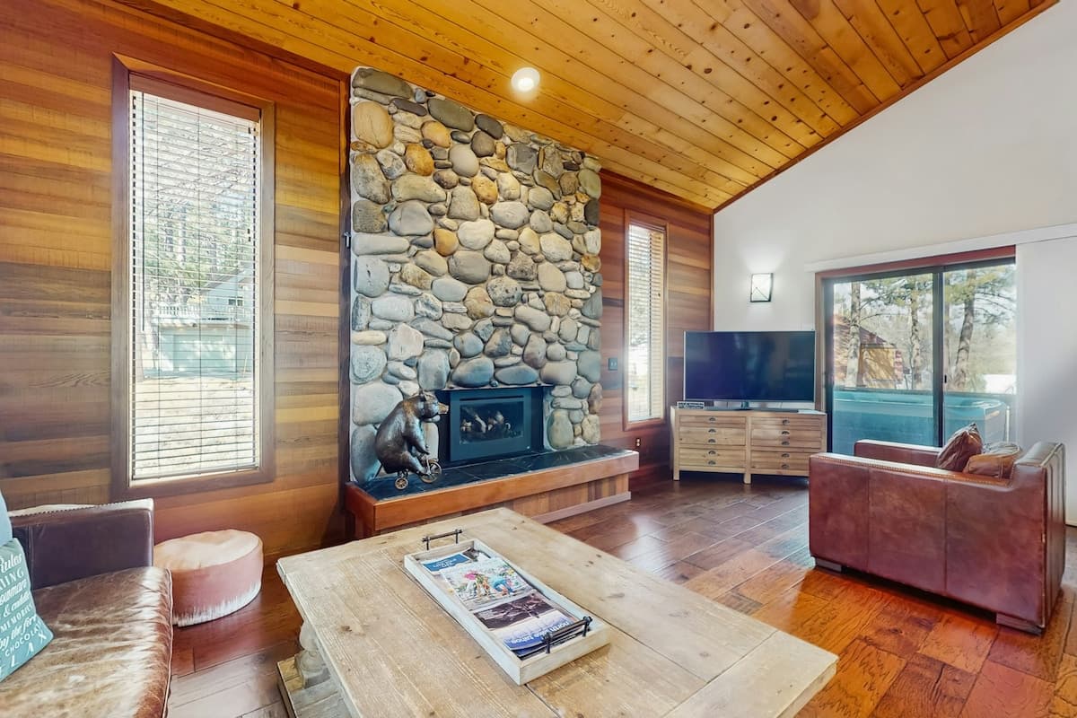 Private Hot Tub, Mountain Views, Shuttle to Slopes - Photo 4