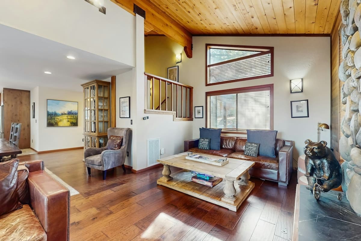Private Hot Tub, Mountain Views, Shuttle to Slopes - Photo 1