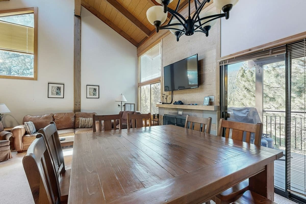 Rocky Point Charms Mountain Views & Fireplace - Photo 5