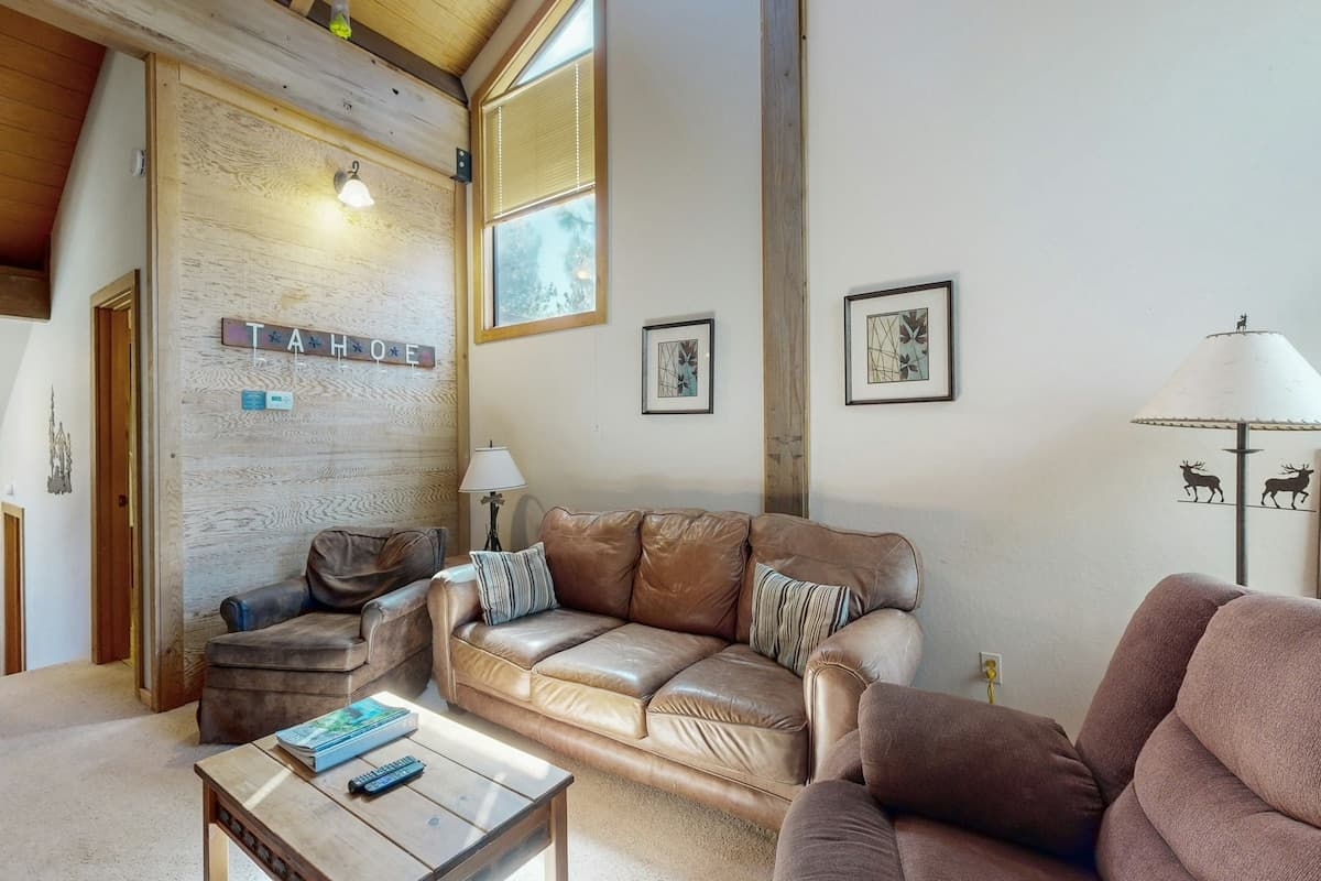 Rocky Point Charms Mountain Views & Fireplace - Photo 2
