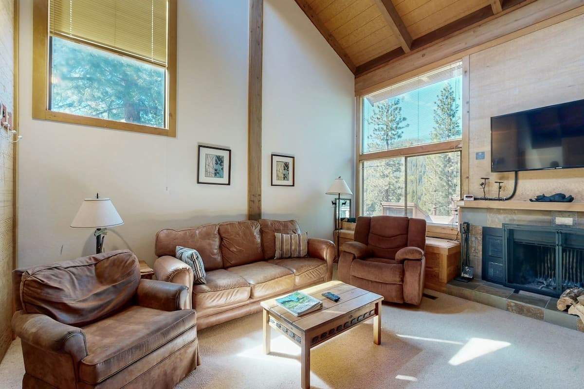 Rocky Point Charms Mountain Views & Fireplace - Photo 1