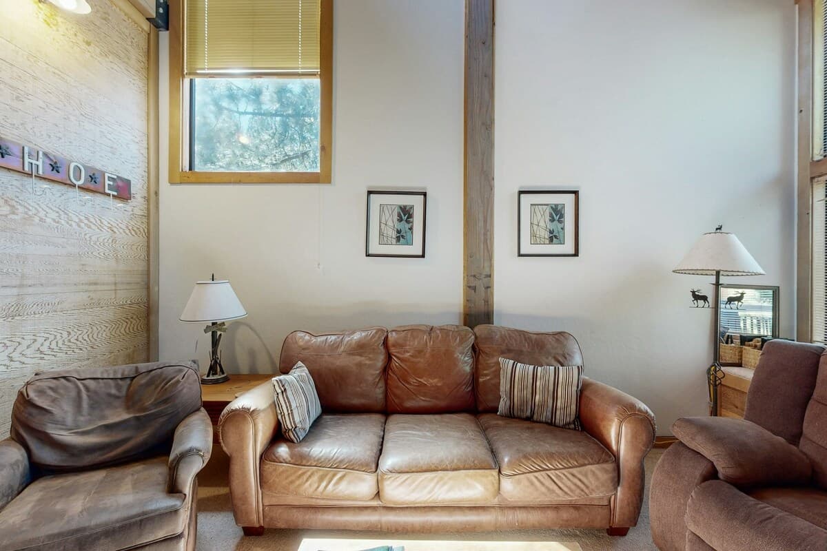 Rocky Point Charms Mountain Views & Fireplace - Photo 3