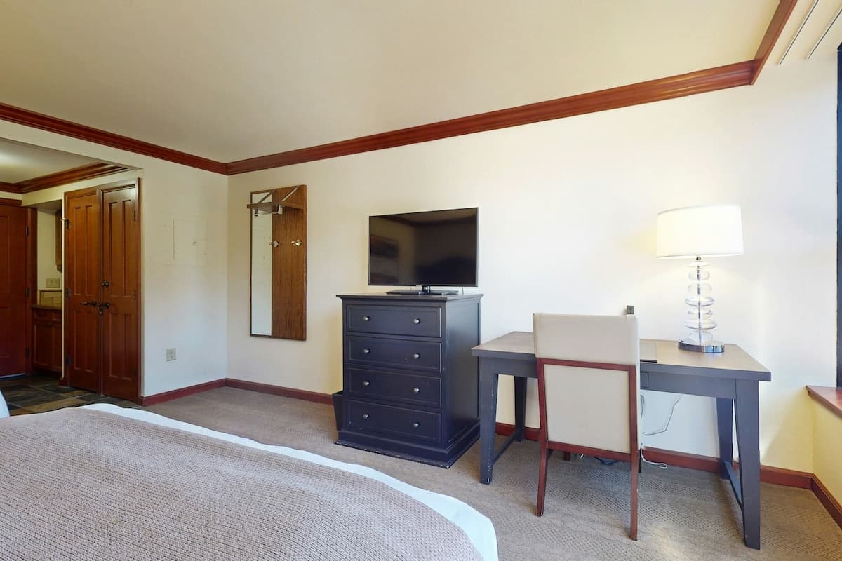 Ski-In/Ski-Out Studio at Everline Resort & Spa - Photo 4