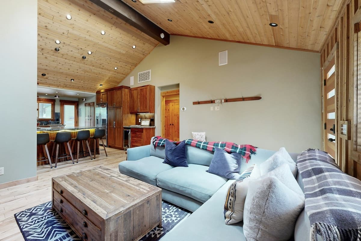 Westshore Oasis with Hot Tub Near Homewood - Photo 3