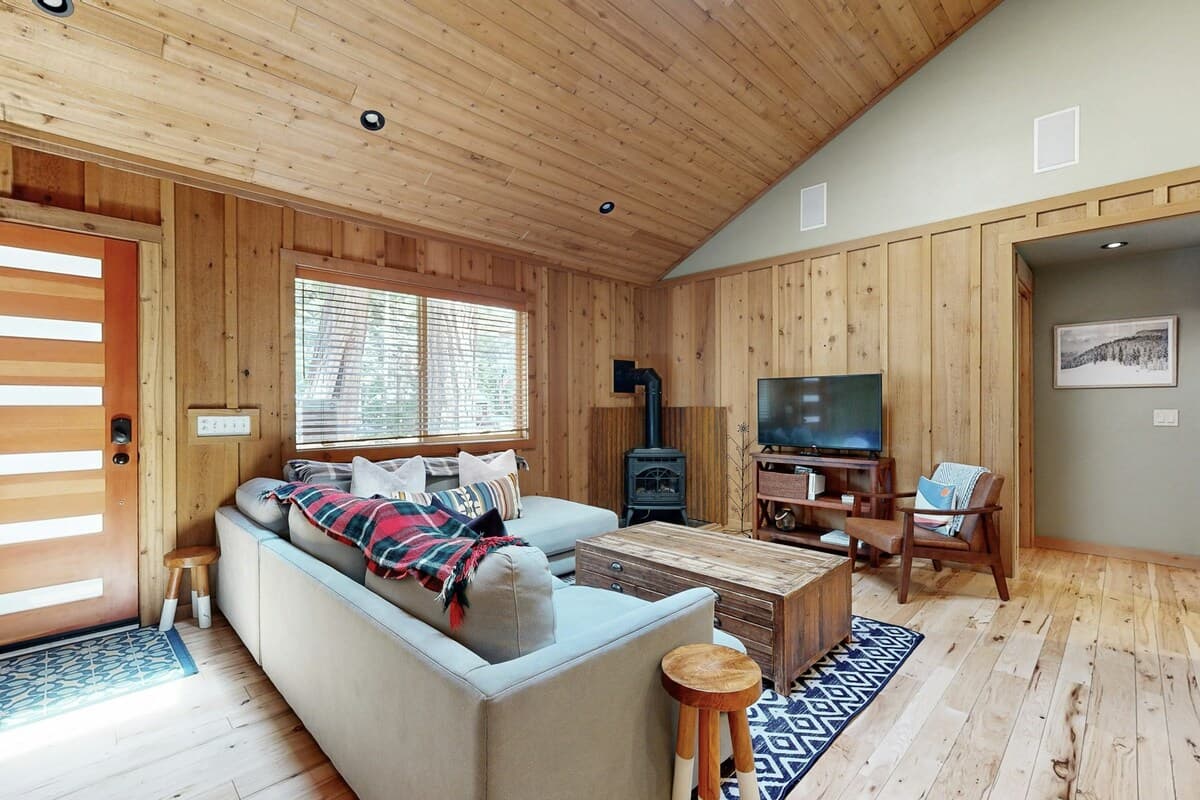 Westshore Oasis with Hot Tub Near Homewood - Photo 2