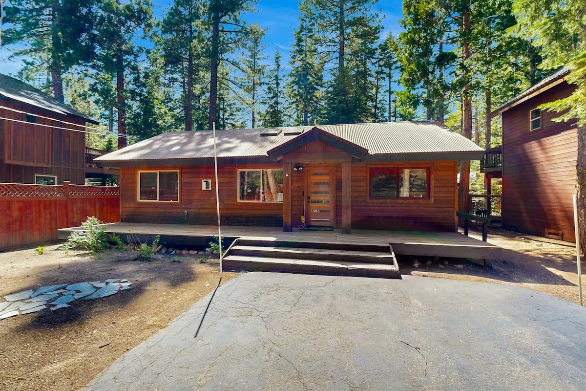 Westshore Oasis with Hot Tub Near Homewood - Photo 1