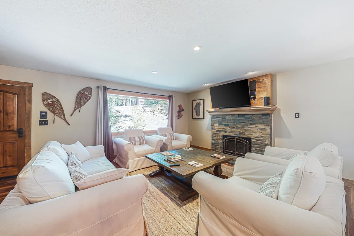 Home in Incline Village · ★4.33 · 4 bedrooms · 6 beds · 2 private baths - Photo 5