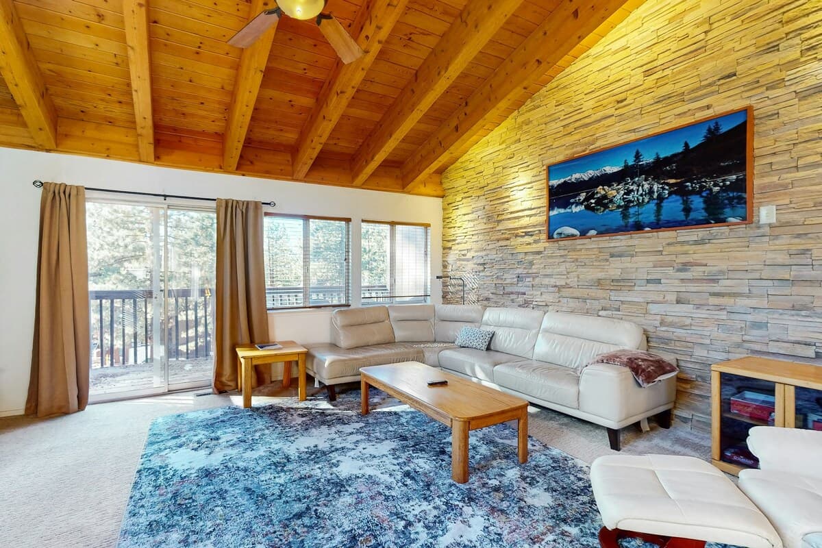 Townhouse in Glenbrook · ★4.48 · 4 bedrooms · 5 beds · 3.5 private baths - Photo 3