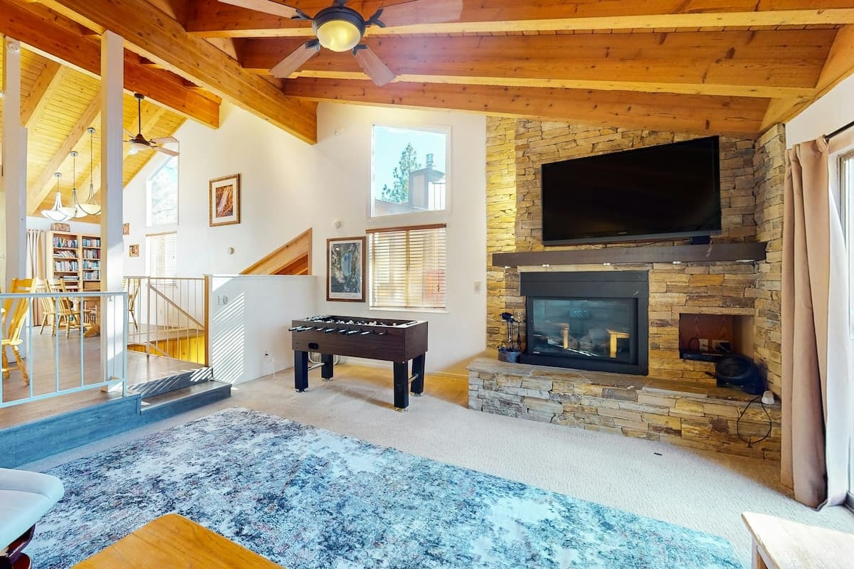 Townhouse in Glenbrook · ★4.48 · 4 bedrooms · 5 beds · 3.5 private baths - Photo 4