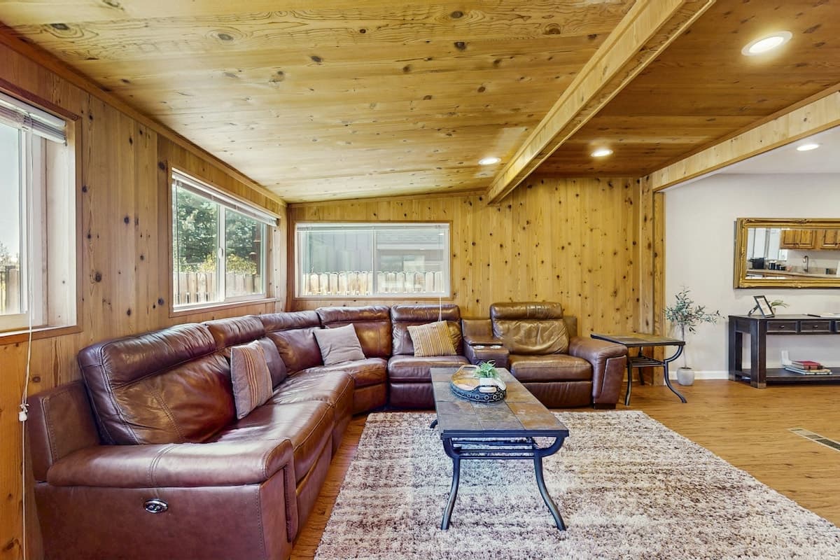 Home in Stateline · ★4.6 · 3 bedrooms · 3 beds · 2 private baths - Photo 1