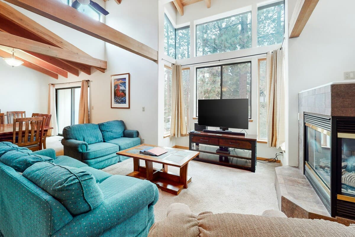 Townhouse in Zephyr Cove · ★4.55 · 3 bedrooms · 4 beds · 2 private baths - Photo 3