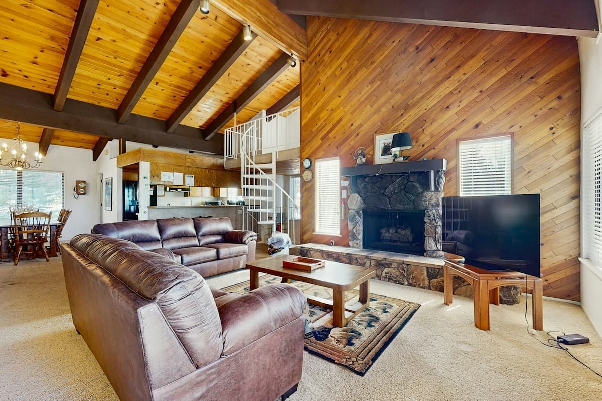 Townhouse in Stateline · ★4.32 · 3 bedrooms · 3 beds · 2.5 private baths - Photo 4