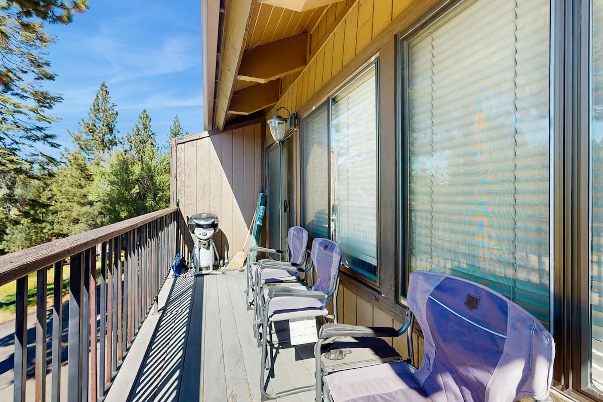 Townhouse in Stateline · ★4.32 · 3 bedrooms · 3 beds · 2.5 private baths - Photo 2