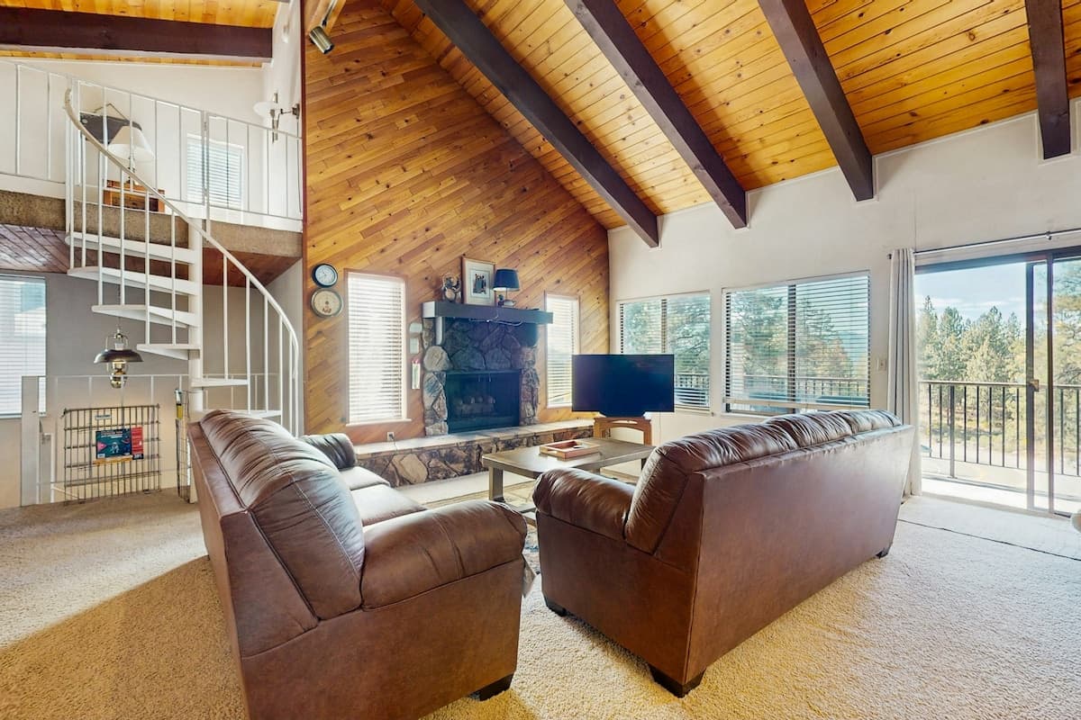Townhouse in Stateline · ★4.32 · 3 bedrooms · 3 beds · 2.5 private baths - Photo 3