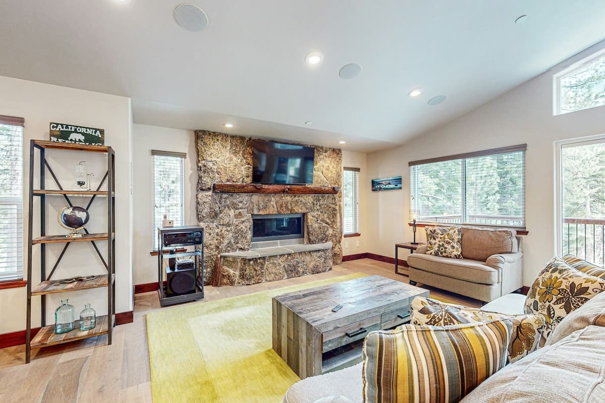 Prospector Palace Game Room & Alpine Style - Photo 2