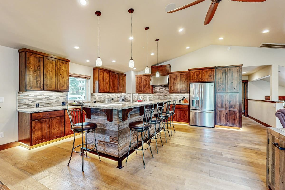 Prospector Palace Game Room & Alpine Style - Photo 5